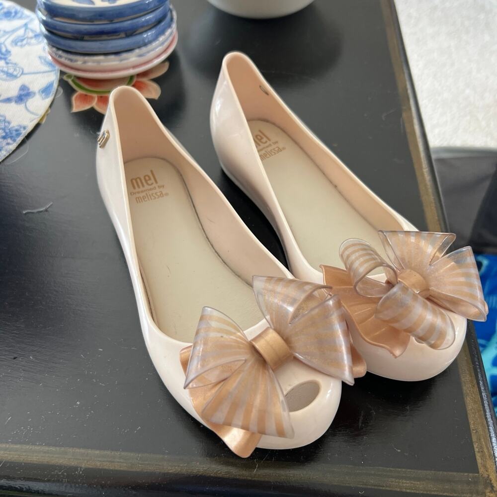 Mel dreamed by Melissa cream girls size 12